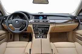 2013款宝马750Li俄罗斯试驾实拍