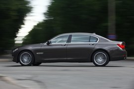 2013款宝马750Li俄罗斯试驾实拍