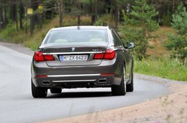 2013款宝马750Li俄罗斯试驾实拍