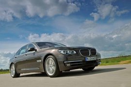 2013款宝马750Li俄罗斯试驾实拍