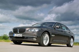 2013款宝马750Li俄罗斯试驾实拍