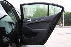 2012款起亚凯尊2.4L商务型实拍