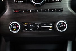 2012款起亚凯尊2.4L商务型实拍