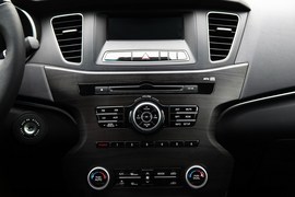 2012款起亚凯尊2.4L商务型实拍