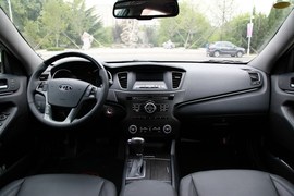 2012款起亚凯尊2.4L商务型实拍