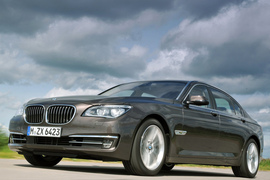 2013款宝马750Li官图