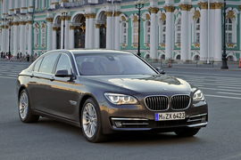 2013款宝马750Li官图