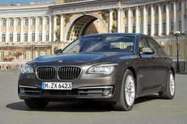 2013款宝马750Li官图