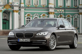 2013款宝马750Li官图