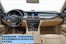 2013款宝马750Li俄罗斯试驾实拍