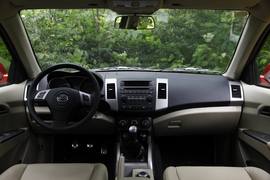 2012款陆风X8