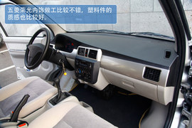 2012款上汽通用五菱荣光升级版1.5L试驾实拍