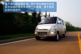 2012款上汽通用五菱荣光升级版1.5L试驾实拍