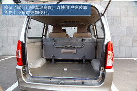 2012款上汽通用五菱荣光升级版1.5L试驾实拍