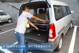 2012款上汽通用五菱荣光升级版1.5L试驾实拍