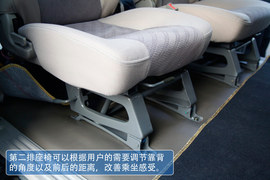 2012款上汽通用五菱荣光升级版1.5L试驾实拍