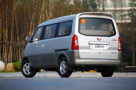 2012款上汽通用五菱荣光升级版1.5L试驾实拍