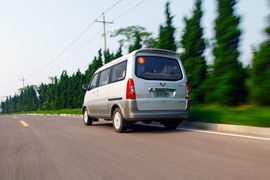 :2012款上汽通用五菱荣光升级版1.5L试驾实拍