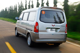 :2012款上汽通用五菱荣光升级版1.5L试驾实拍