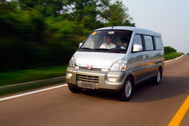 :2012款上汽通用五菱荣光升级版1.5L试驾实拍