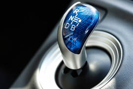 2013款丰田普锐斯Plug-in