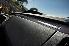 2013款丰田普锐斯Plug-in