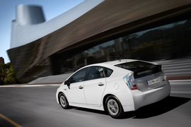 2013款丰田普锐斯Plug-in