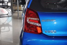 2013款长安铃木新奥拓1.0L手动炫酷型
