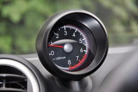 2013款长安铃木新奥拓1.0L自动炫酷型