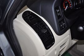2012款东南V3菱悦1.5L手动亲民旗舰版