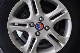 2012款吉利英伦汽车SC6到店实拍