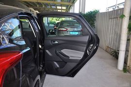 2012款福特福克斯两厢1.6L手动舒适型