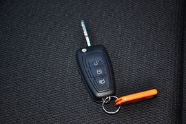 2012款福特福克斯两厢1.6L手动舒适型