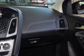 2012款福特福克斯两厢1.6L手动舒适型