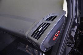 2012款福特福克斯两厢1.6L手动舒适型