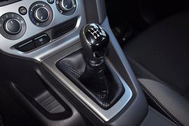 2012款福特福克斯两厢1.6L手动舒适型