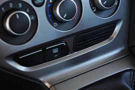 2012款福特福克斯两厢1.6L手动舒适型