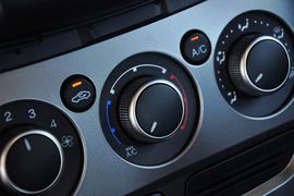 2012款福特福克斯两厢1.6L手动舒适型