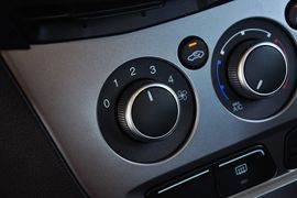2012款福特福克斯两厢1.6L手动舒适型