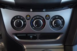 2012款福特福克斯两厢1.6L手动舒适型