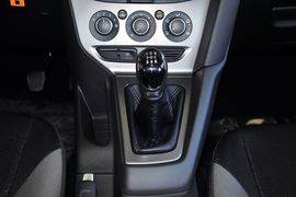 2012款福特福克斯两厢1.6L手动舒适型
