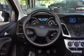2012款福特福克斯两厢1.6L手动舒适型