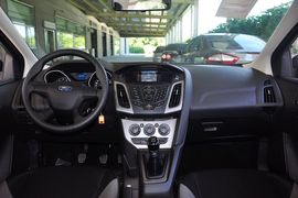 2012款福特福克斯两厢1.6L手动舒适型