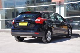 2012款福特福克斯两厢1.6L手动舒适型