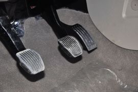 2012款福特福克斯三厢1.6L手动舒适型