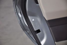 2012款福特福克斯三厢1.6L手动舒适型