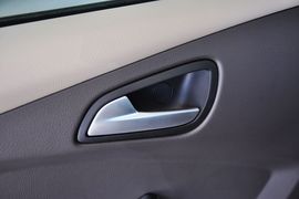 2012款福特福克斯三厢1.6L手动舒适型