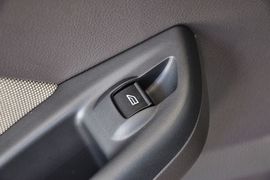 2012款福特福克斯三厢1.6L手动舒适型