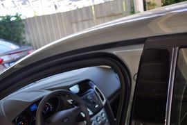 2012款福特福克斯三厢1.6L手动舒适型