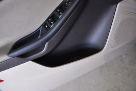 2012款福特福克斯三厢1.6L手动舒适型